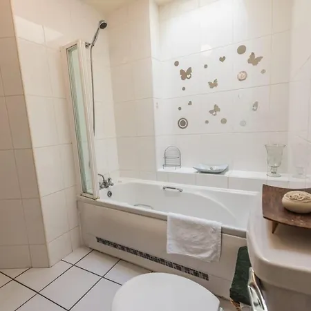 Walshs 4 * Westport